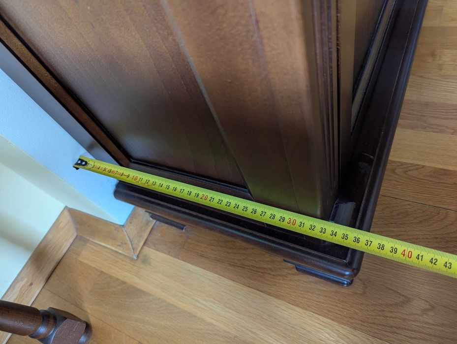 Ъглова библиотека от MDF с естествен фурнир