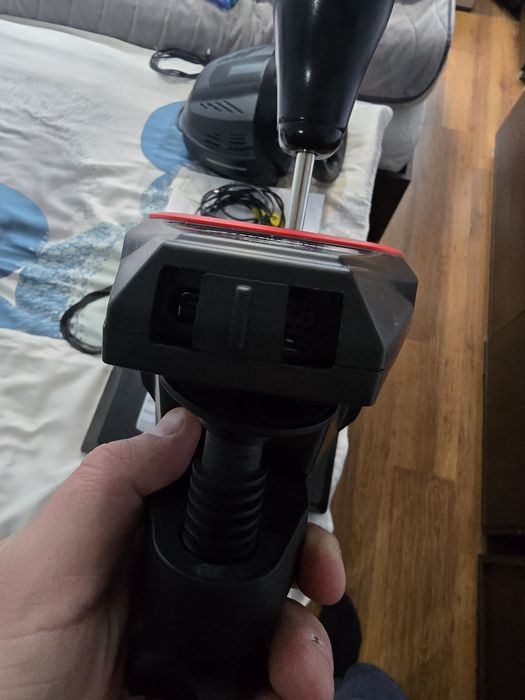 Продавам Trustmaster T300 RS