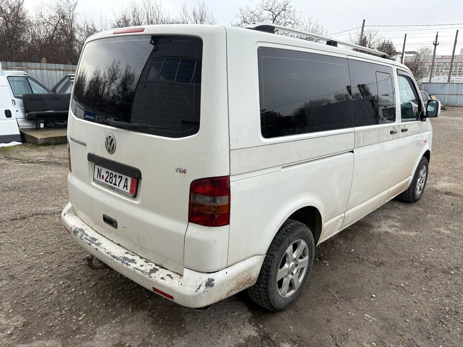 Dezmembrez PIESE Volkswagen Transporter T5 CARAVELLE 8+1 locuri 2.5 TDI 131 cp AXD BNZ 2008