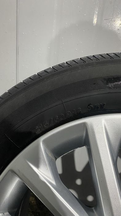 Продам одно колесо оригинал в комплекте