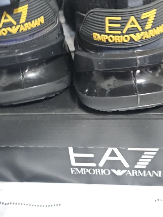 Камуфлажни дрехи и мъжки маратонки Armani 43 и 44 номер