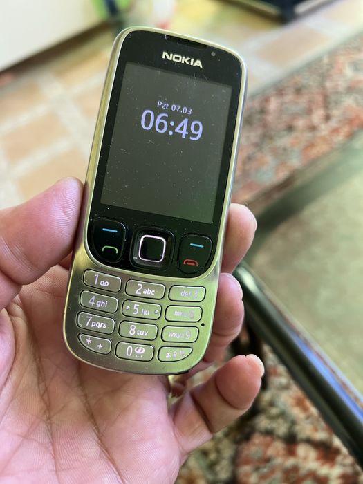 Nokia :6303без зарядно