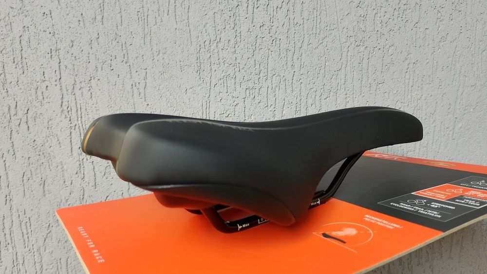 Седалкa CUBE RFR