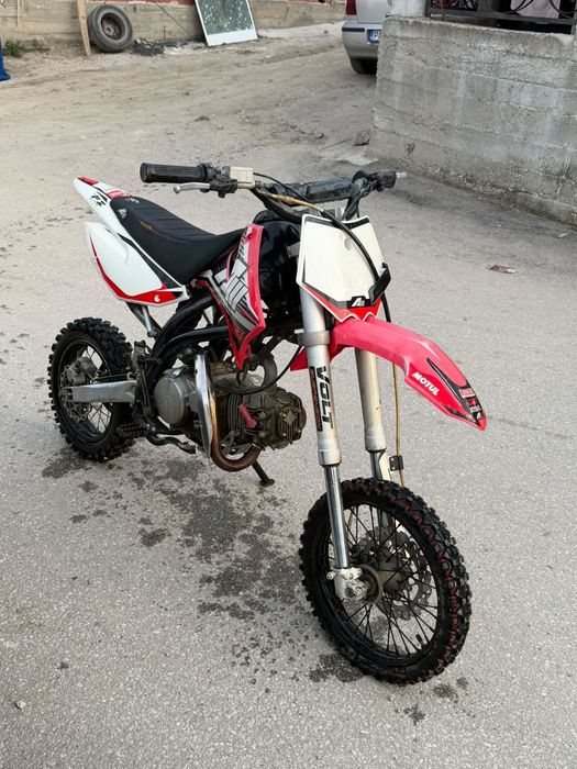 Продавач крос 150 .