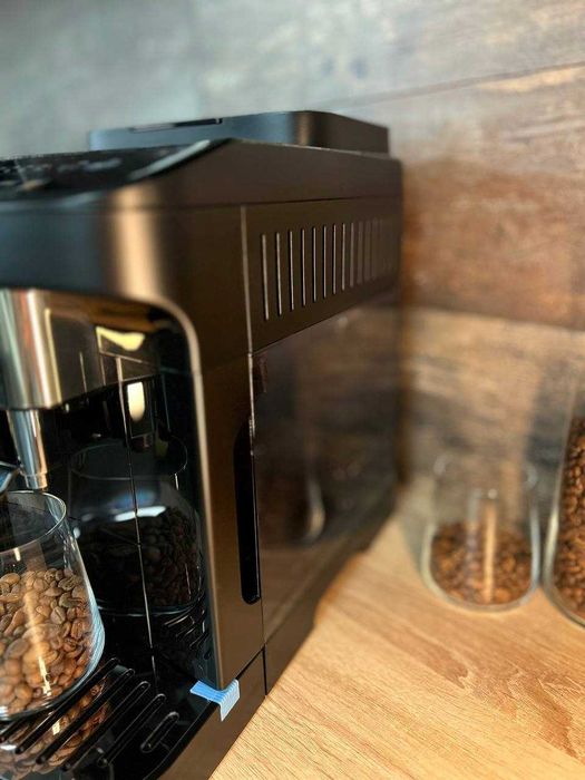 Кофемашина DeLonghi ECAM290.61.B Magnifica Evo