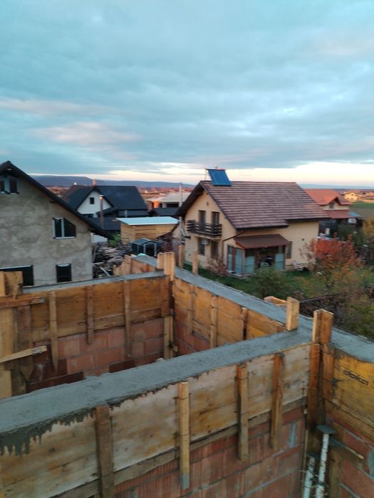 Execut lucrări de construcții