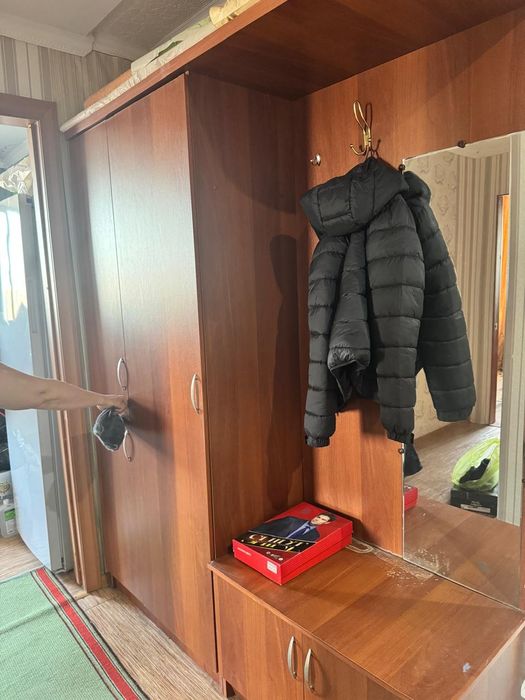 Продам Прихожая шкаф