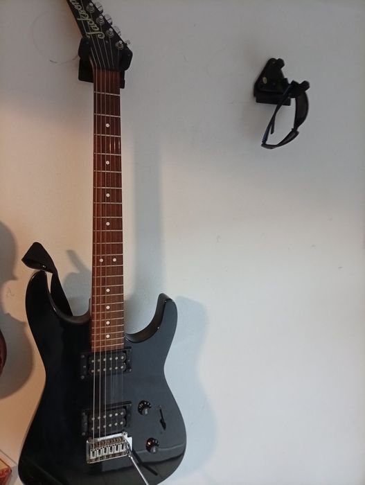 Vând chitara jackson