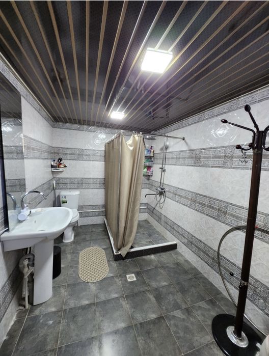 Hovli sotiladi srochno