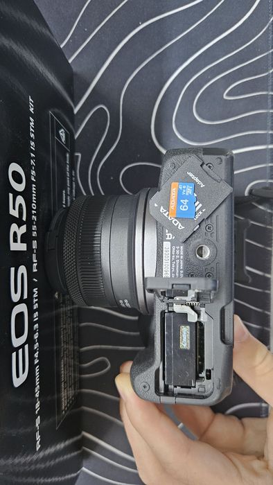 Canon Kit EOS R50 cu 2 obiecte 18-45MM și 55-210MM