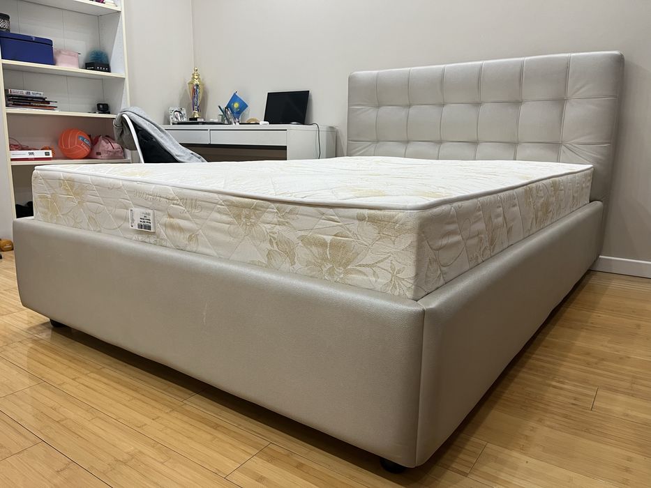 Продам кровать 140/200