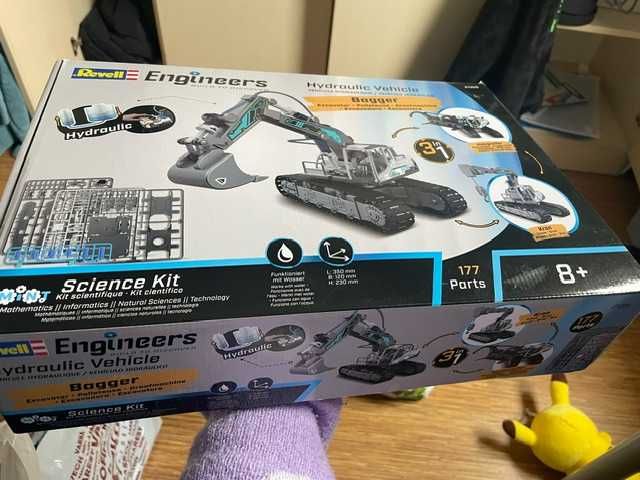 Хидравличен багер 3 в 1 Revell (60 лв в магазините)