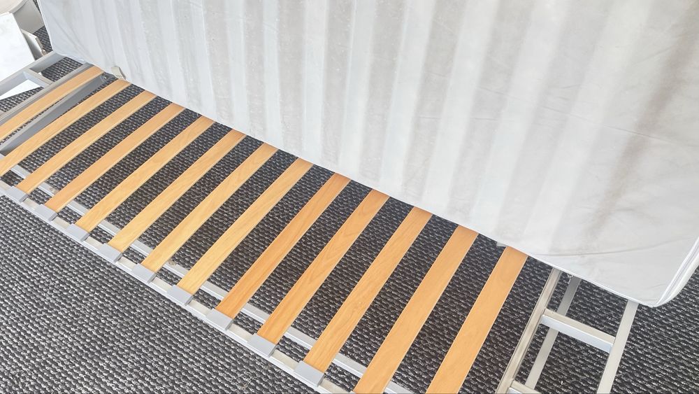 Pat ikea beddinge cu saltele , somiere si huse originale stare foarte buna