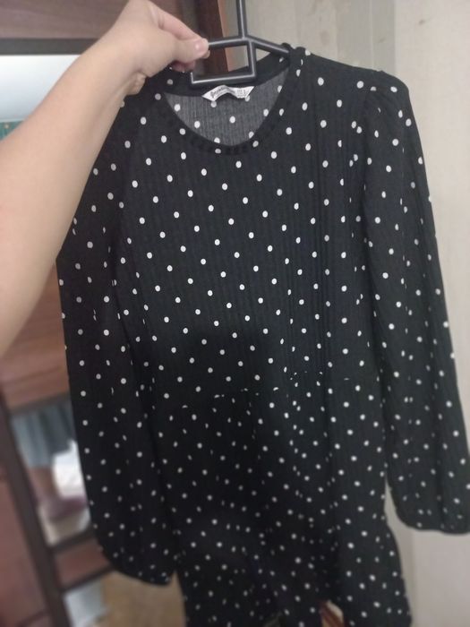 Чёрное платье в горошек