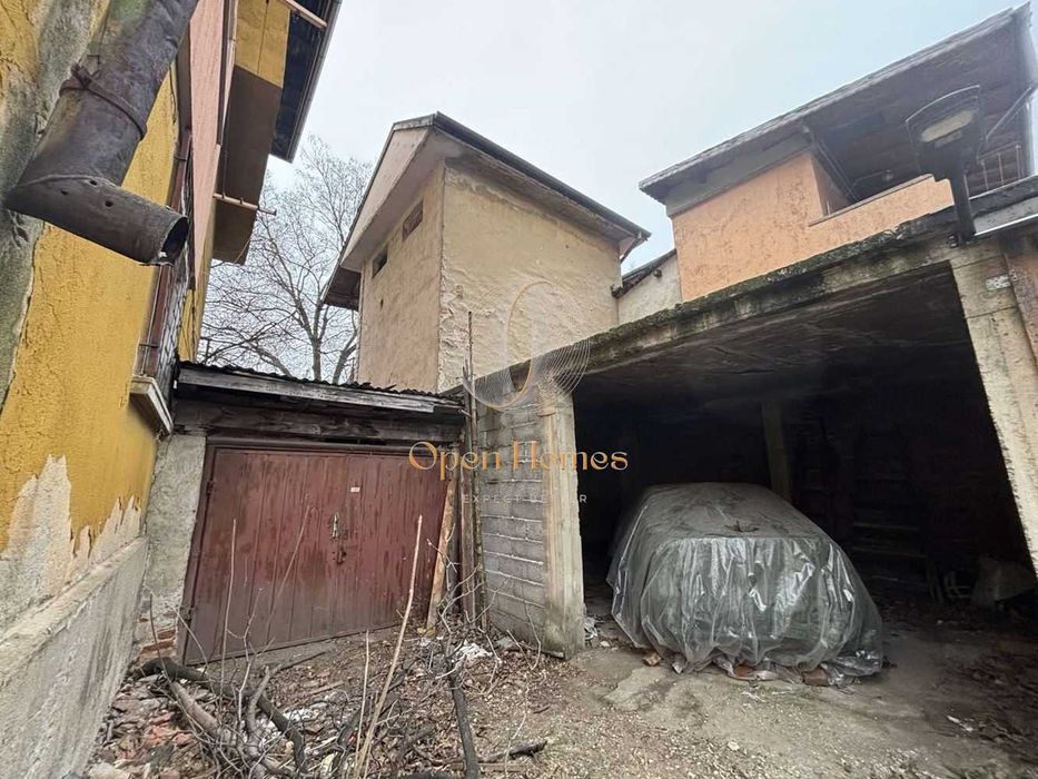 Парцел с масивна сграда в Широк център гр. Пазарджик