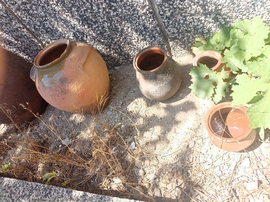 Стари грънци за престижна къща с двор!За ценители.