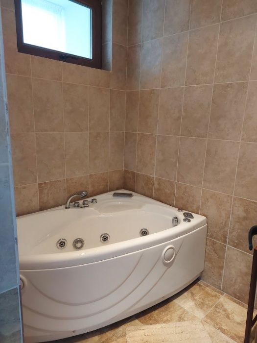 Лукс! Многостаен и Двоен Гараж - 152 кв.метра- Площад Лаврентий