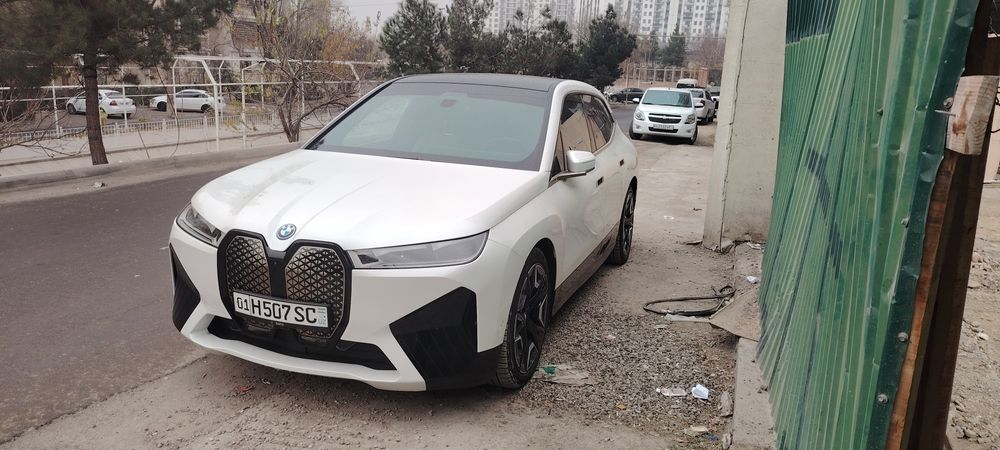 Продаётся BMW IXDRIVE40