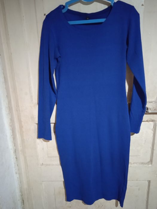 Продам новое классическое платье.Ращиер 48.Цена 50.000.