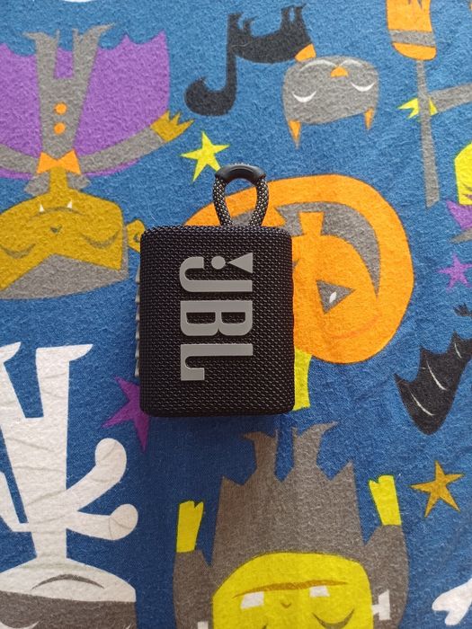 Vând boxa portabila Jbl Go 3