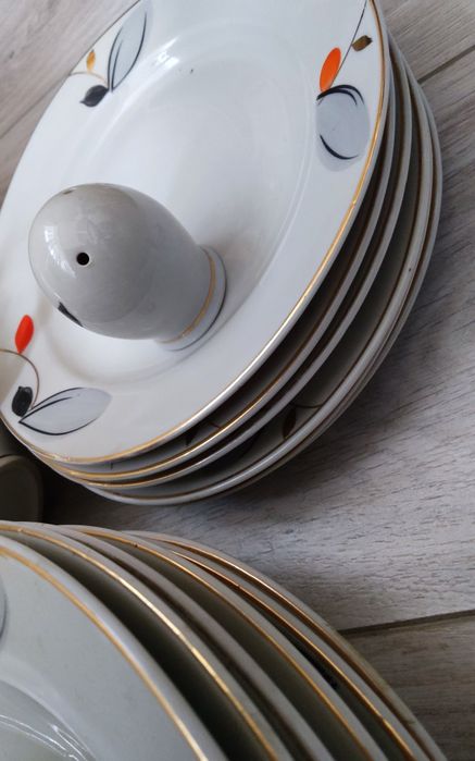 Столовый сервиз .