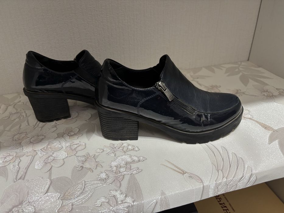 Продается обувь осенние и летние