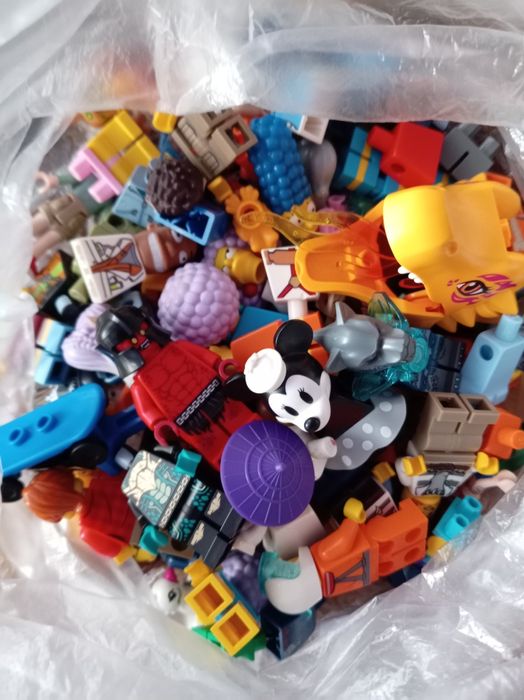 Lego продам пакет с фигурками