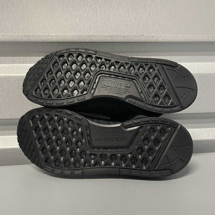 Оригинални обувки ADIDAS NMD V3  размери EU42, 43 1/3 ,46 2/3