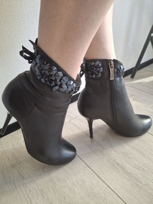 Продам ботильоны (ботинки)