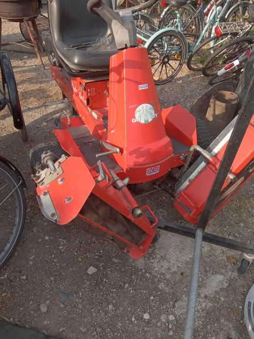 Mașină de tuns gazon