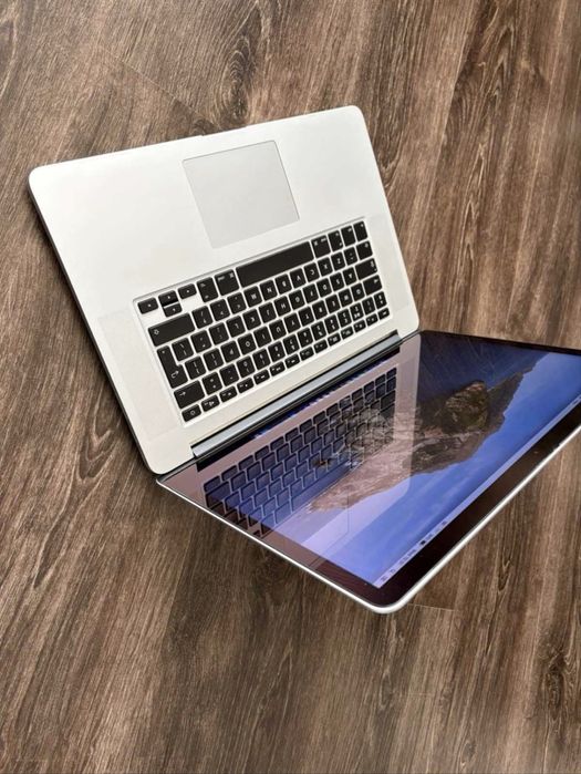 MacBook Pro Retina 15" / i7 / 8GB / 250GB SSD / с кутия и зарядно