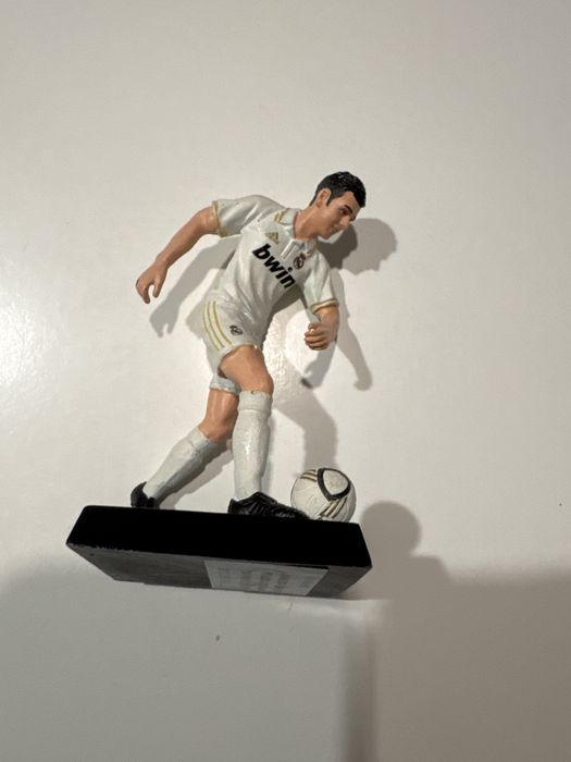 Масивни фигурки за колекционери футболисти и герои от филми