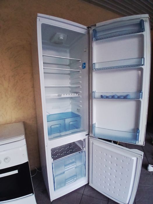 Продам холодильник , газ плита б/у
