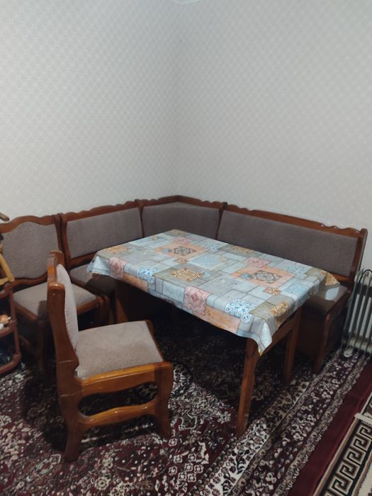 Уголок сотилади йонгокдан