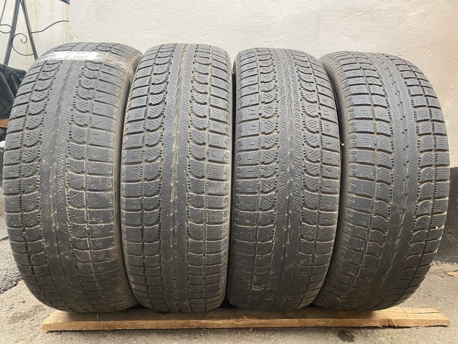 Б/у Зимние шины 235/65/18 комплект