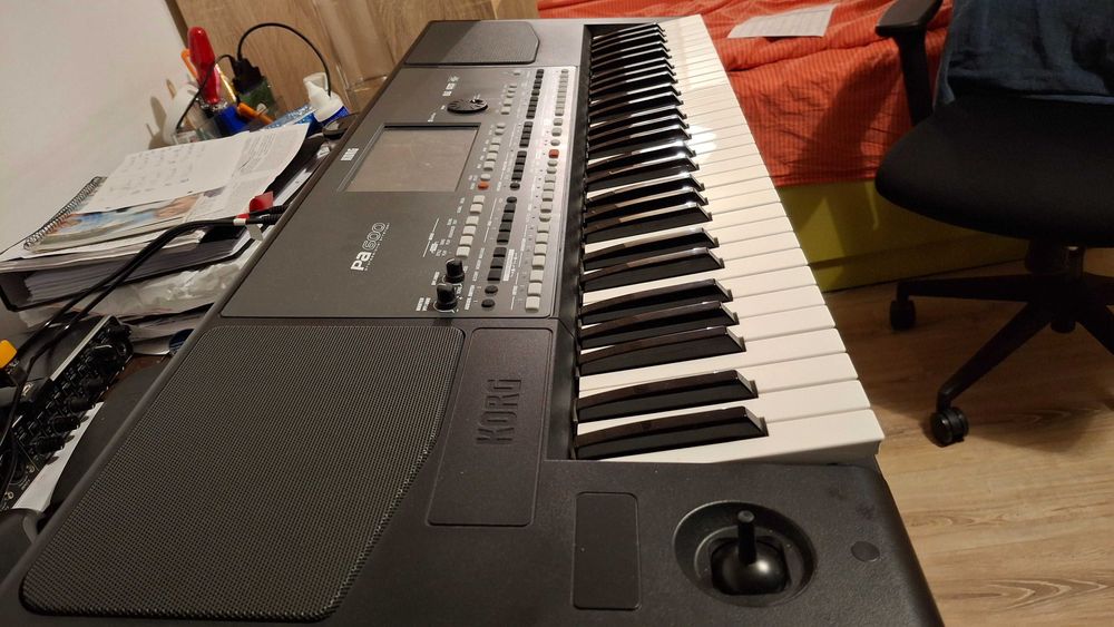 Продава се професионален аранжор KORG Pa600