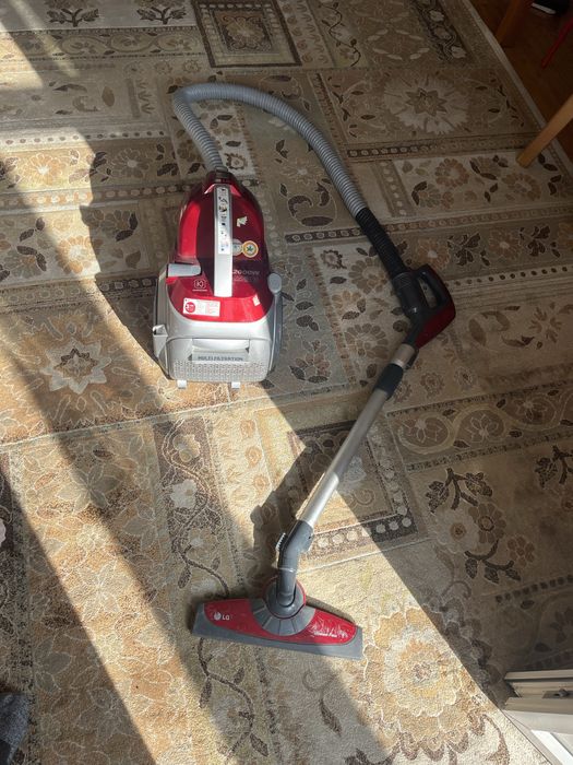 Пылесос LG проводной