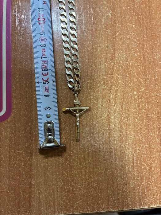 Златен синджир с кръст