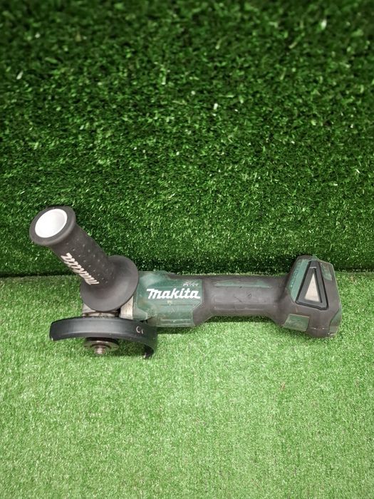 Безчетков шлайф на Makita DGA504