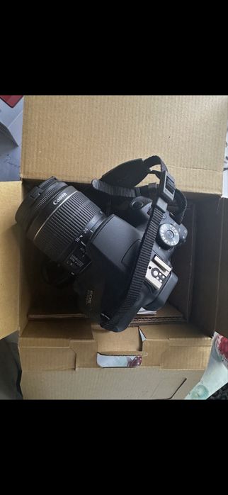 Vand aparat foto Canon EOS 2000D