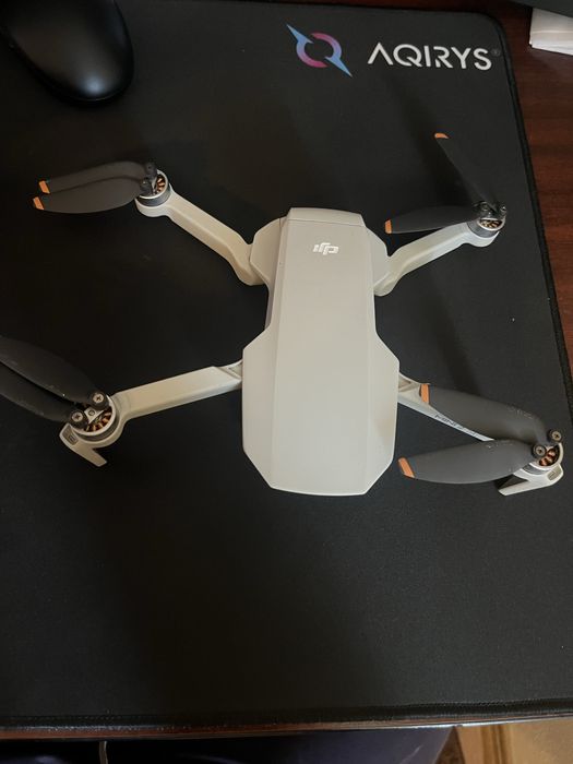 Vand Drona DJI Mini 2 SE  2.7K + Încărcător
