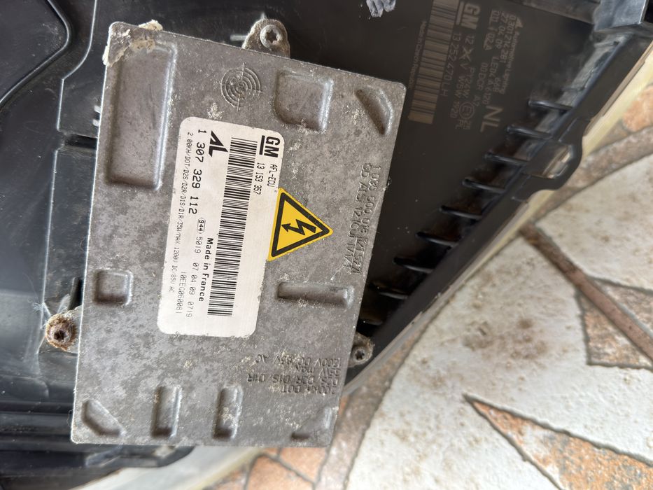 Far adaptiv cu halogen de pe partea stanga  de opel zamfira + modul
