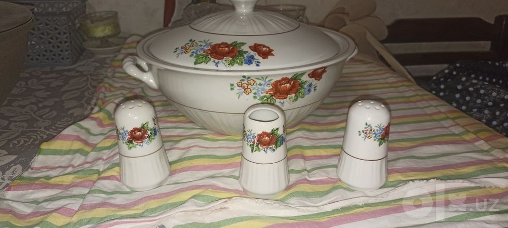 Продается  винтажный фарфоровый комплект производство КНДР