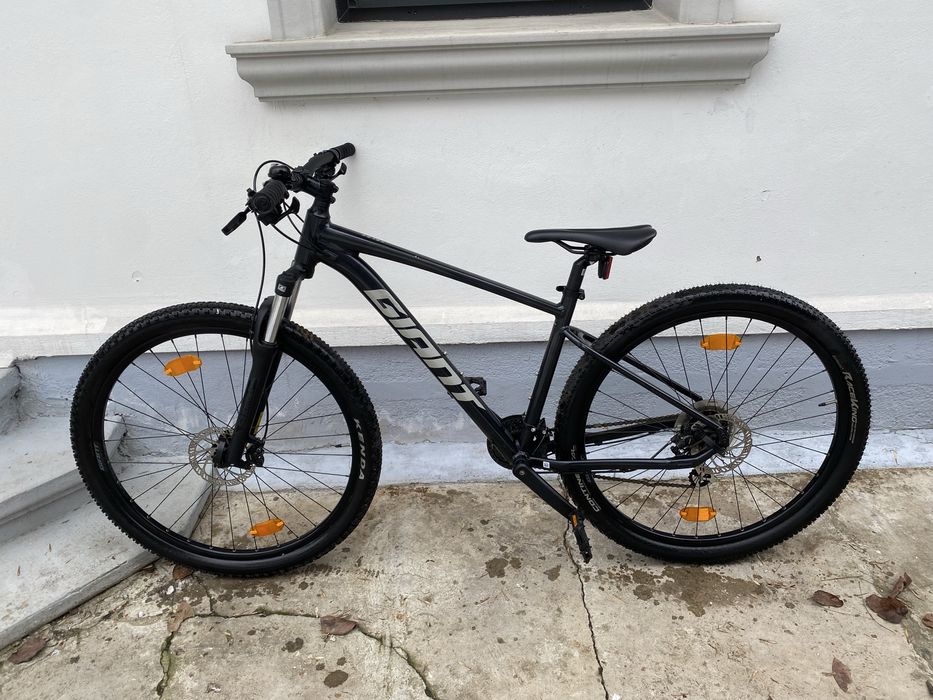 Vând bicicleta Giant Talon