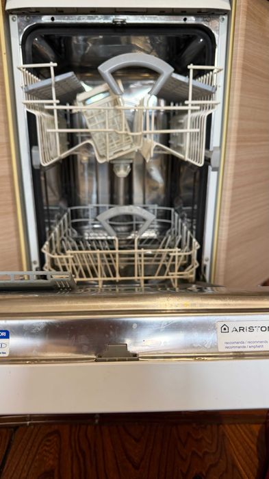 Посудомоечная машина Hotpoint-Ariston