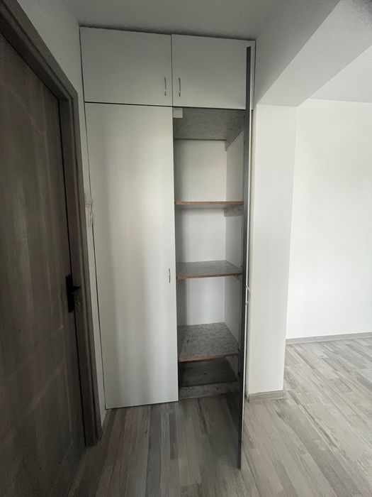 Închiriez apartament cu 3 camere