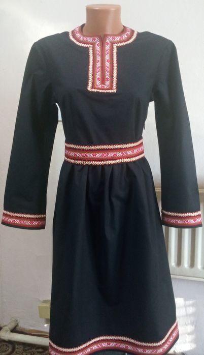 Дамска рокля с шевици