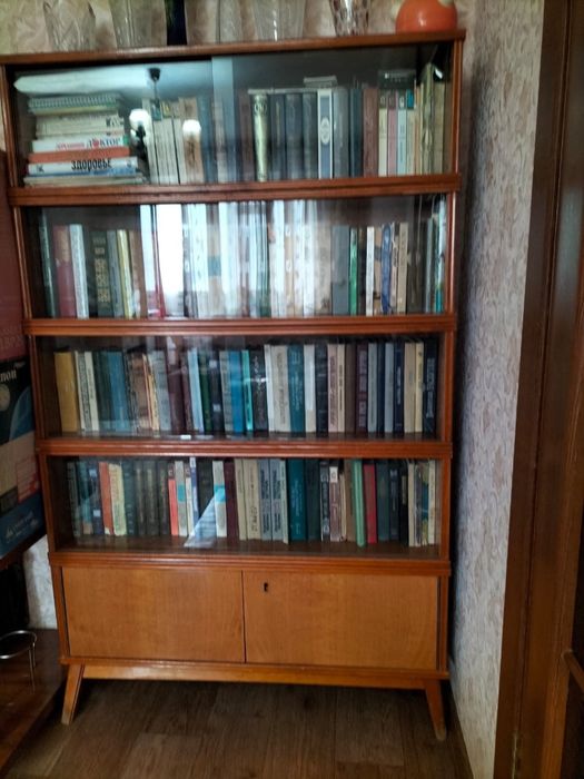 Шкаф книжный Румыния
