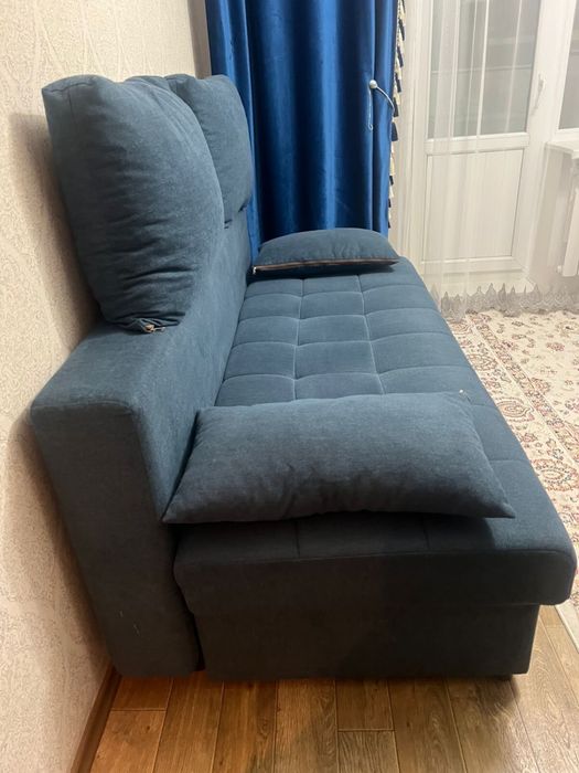 Продам диван синий