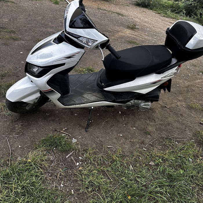 Продам скутер м8